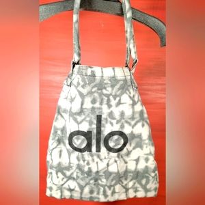 Alo Yoga Tote bag 22 x 14 (never used)